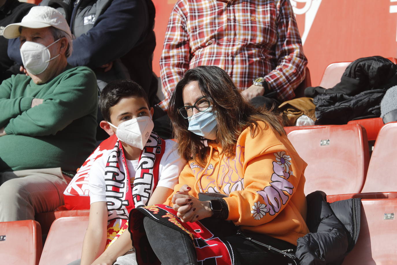 Fotos: ¿Estuviste en el Sporting - Zaragoza? ¡Búscate!