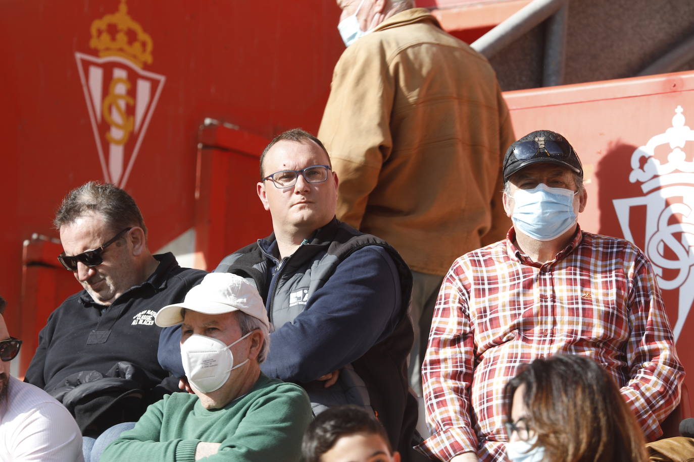 Fotos: ¿Estuviste en el Sporting - Zaragoza? ¡Búscate!