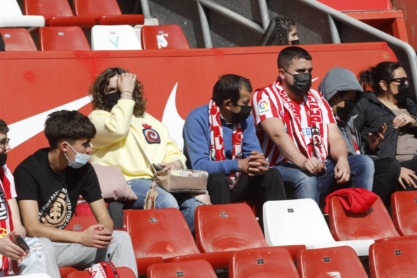 Fotos: ¿Estuviste en el Sporting - Zaragoza? ¡Búscate!