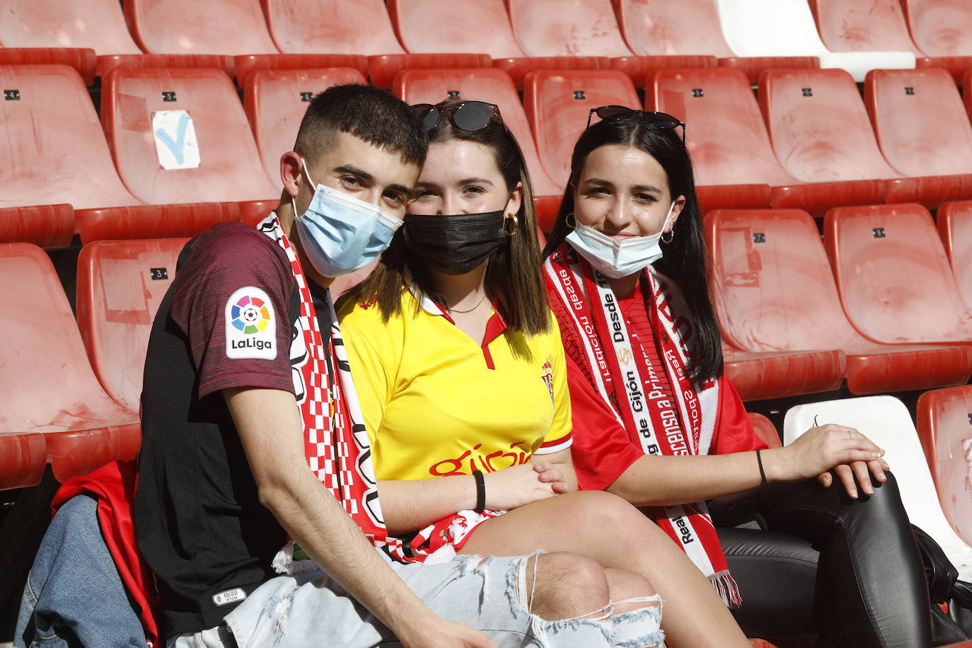 Fotos: ¿Estuviste en el Sporting - Zaragoza? ¡Búscate!