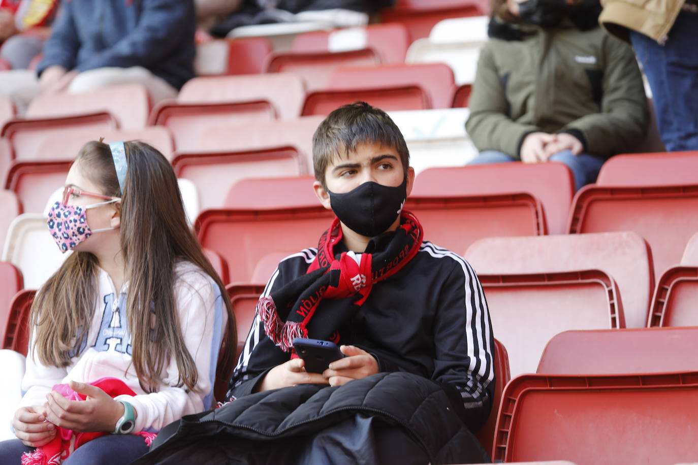 Fotos: ¿Estuviste en el Sporting - Zaragoza? ¡Búscate!