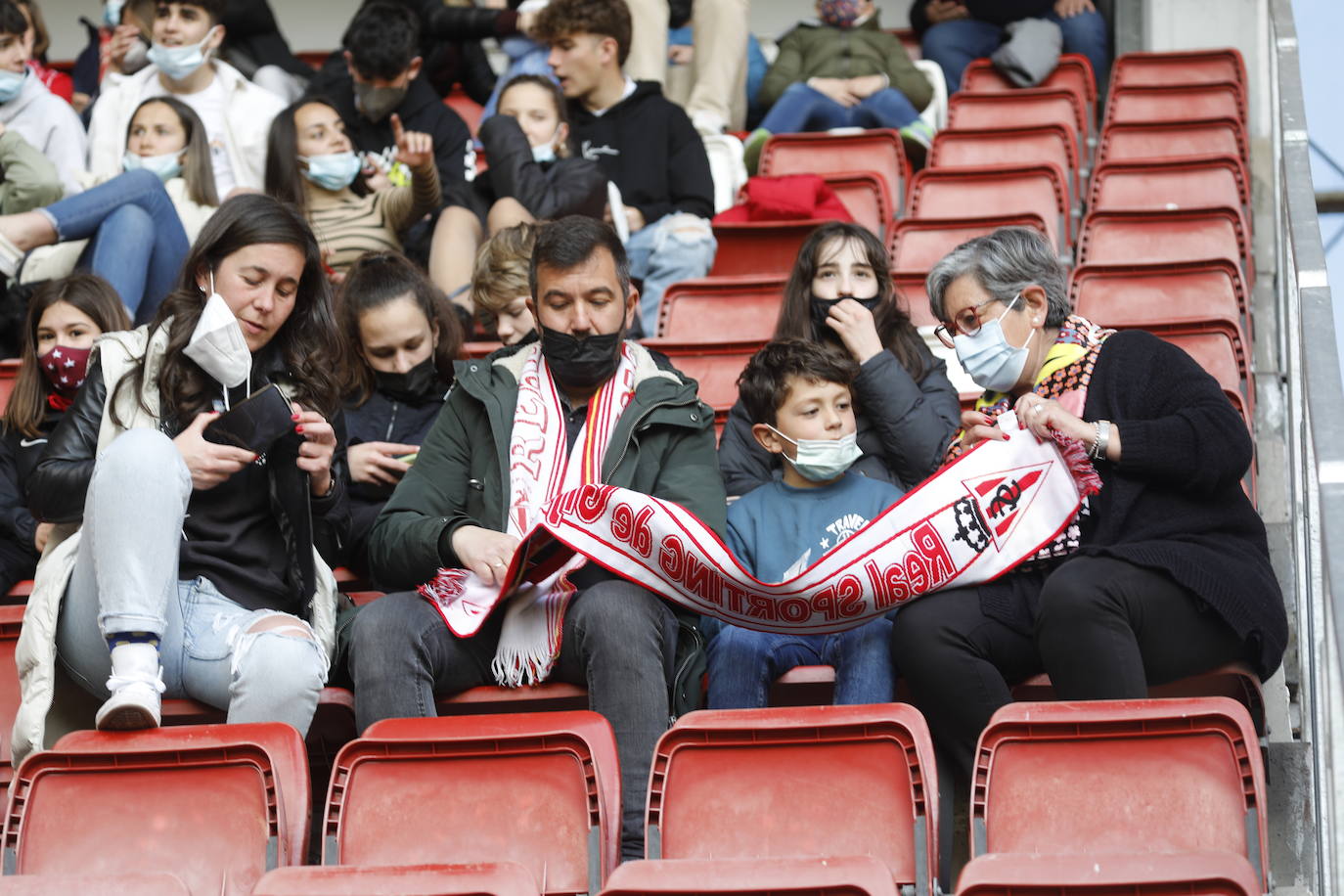 Fotos: ¿Estuviste en el Sporting - Zaragoza? ¡Búscate!