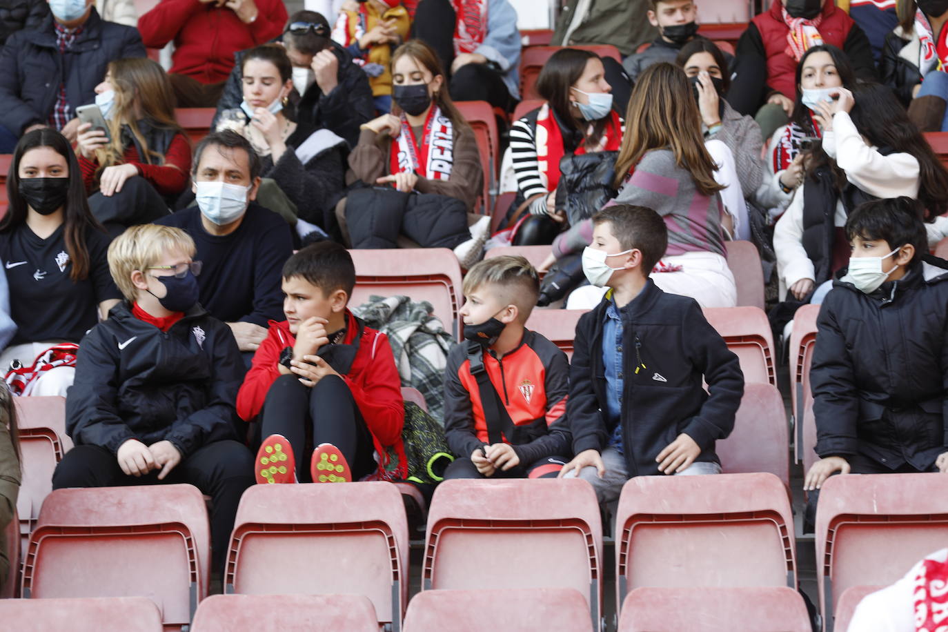 Fotos: ¿Estuviste en el Sporting - Zaragoza? ¡Búscate!