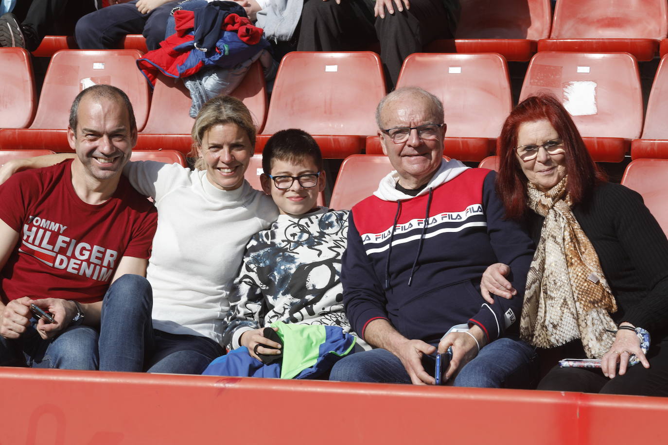 Fotos: ¿Estuviste en el Sporting - Zaragoza? ¡Búscate!