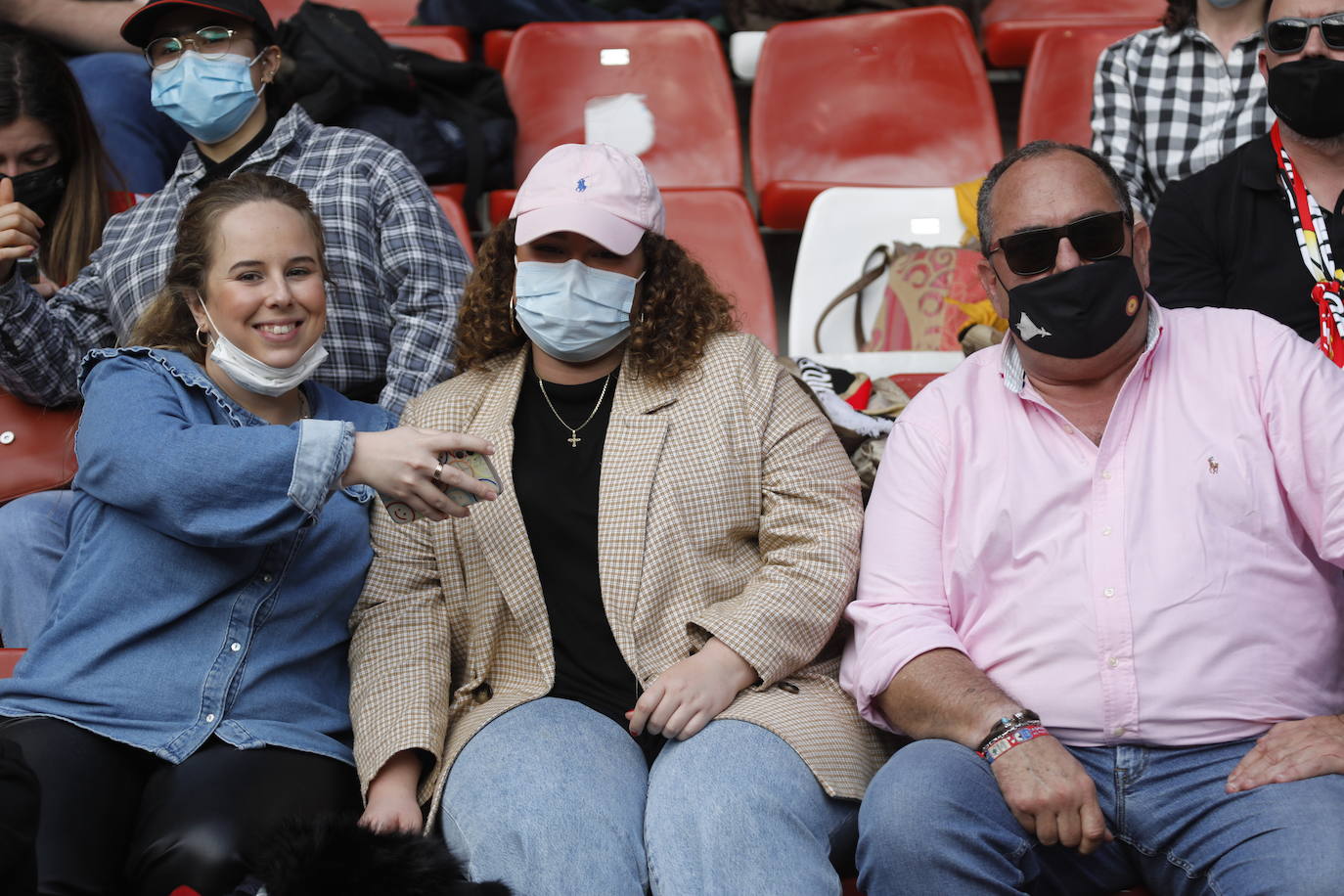 Fotos: ¿Estuviste en el Sporting - Zaragoza? ¡Búscate!