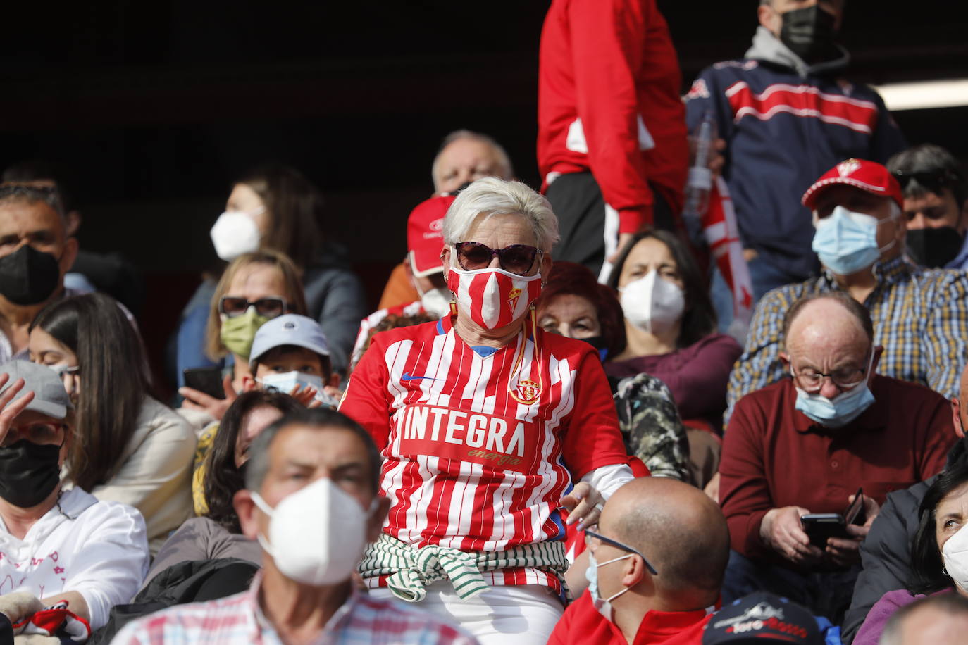 Fotos: ¿Estuviste en el Sporting - Zaragoza? ¡Búscate!