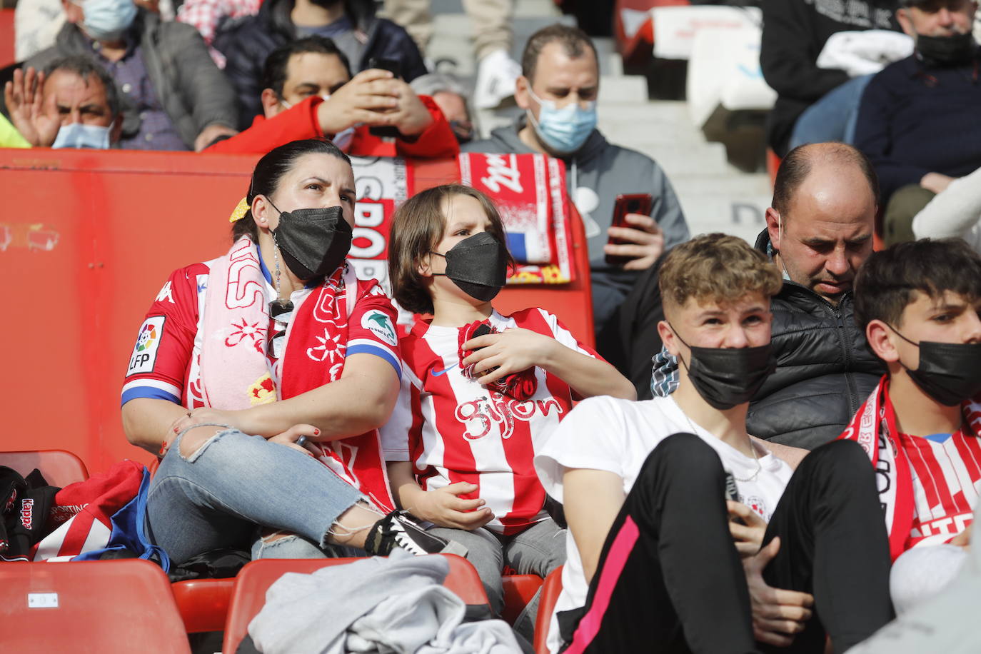 Fotos: ¿Estuviste en el Sporting - Zaragoza? ¡Búscate!