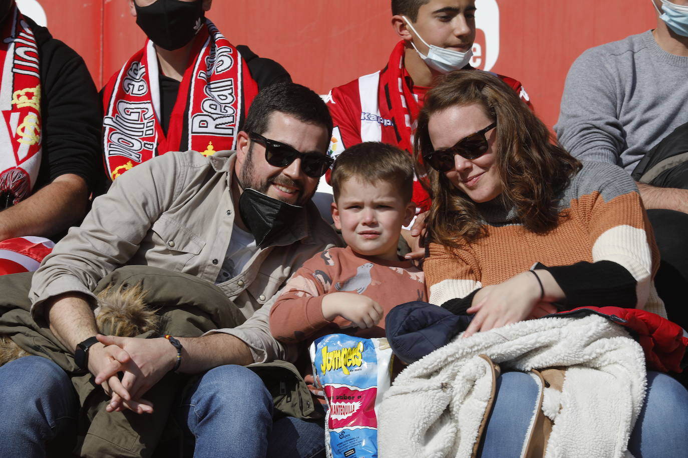 Fotos: ¿Estuviste en el Sporting - Zaragoza? ¡Búscate!