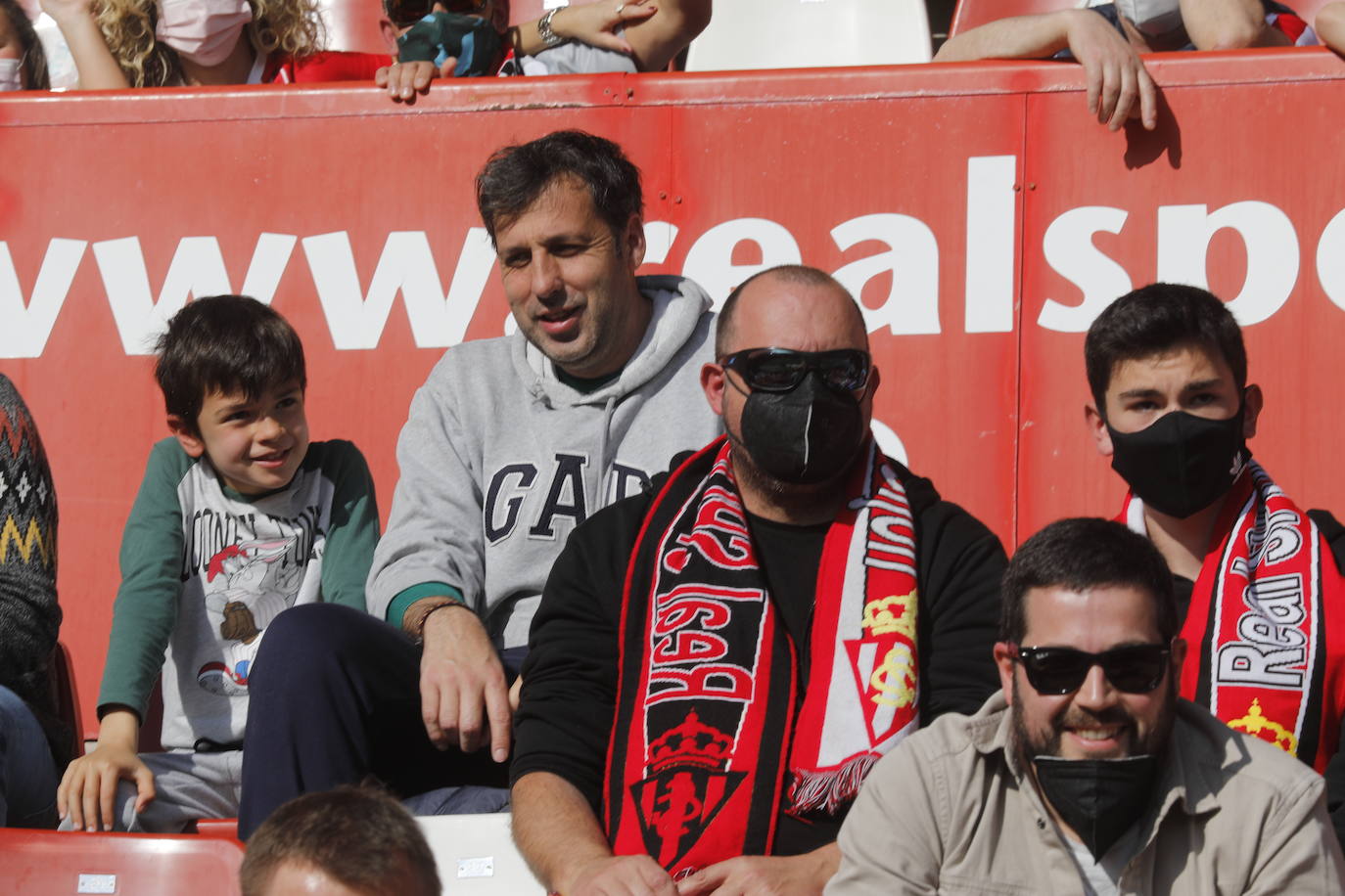 Fotos: ¿Estuviste en el Sporting - Zaragoza? ¡Búscate!