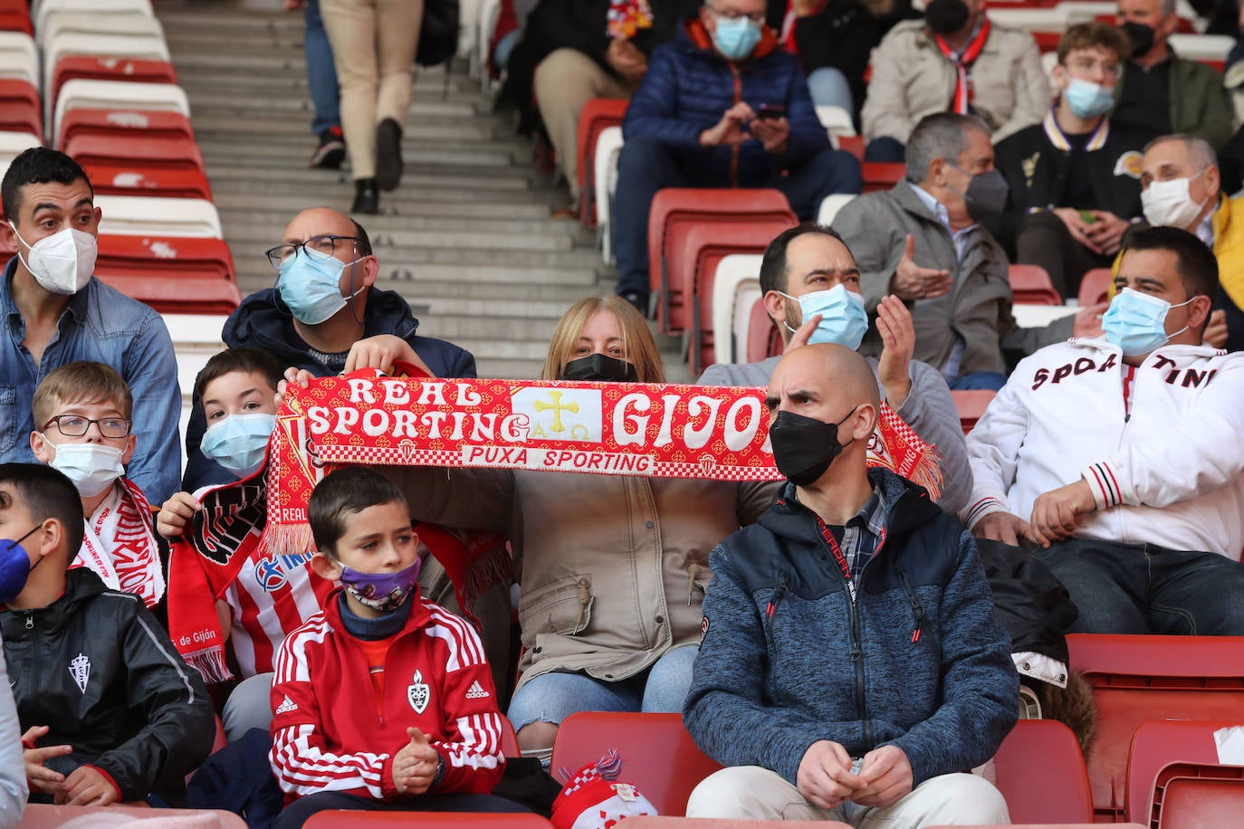 Fotos: ¿Estuviste en el Sporting - Zaragoza? ¡Búscate!