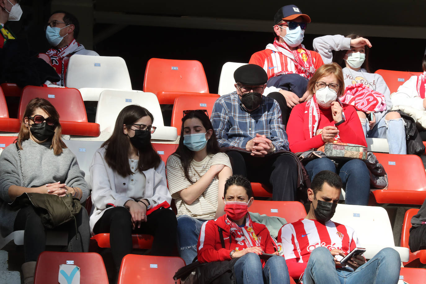 Fotos: ¿Estuviste en el Sporting - Zaragoza? ¡Búscate!