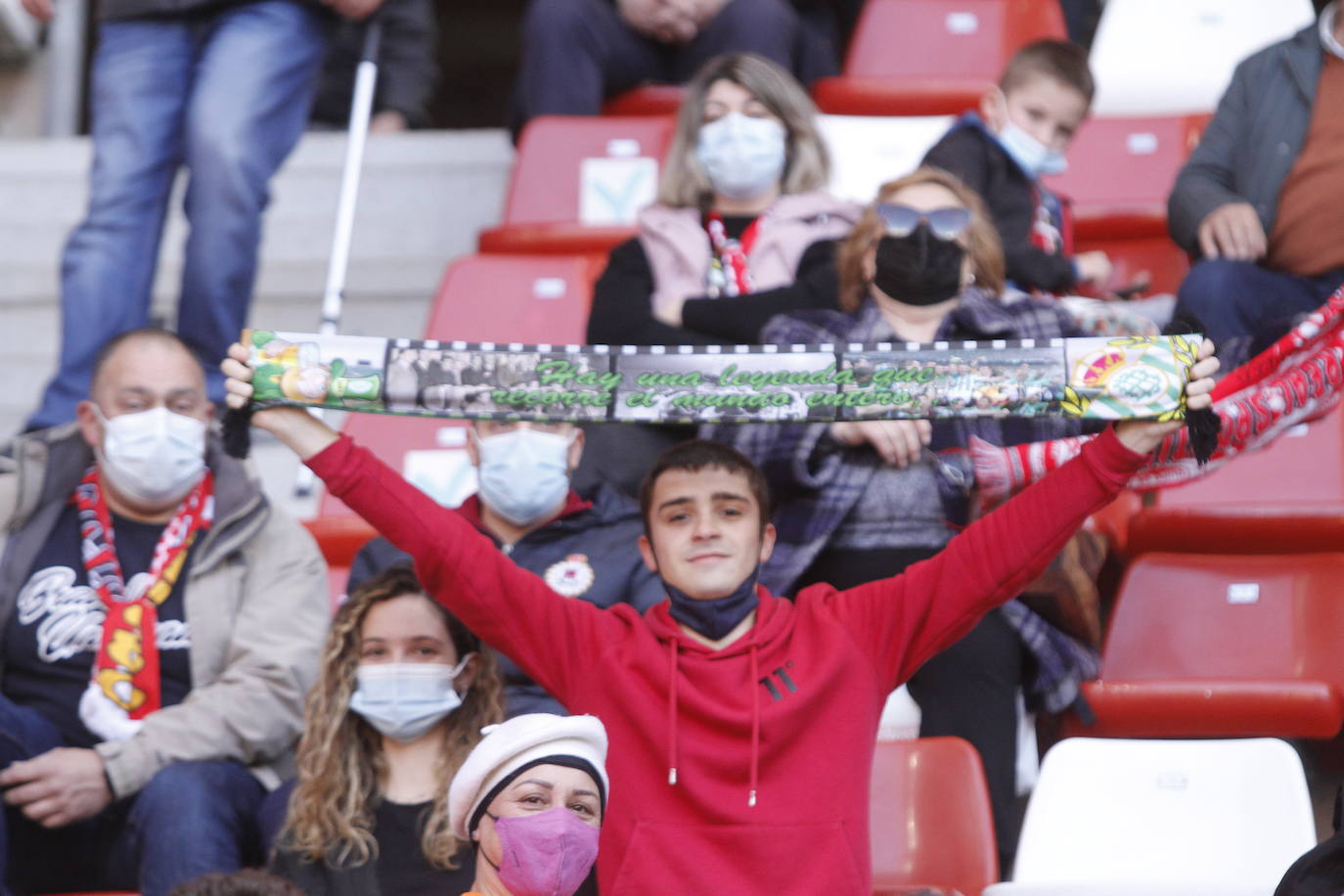 Fotos: ¿Estuviste en el Sporting - Zaragoza? ¡Búscate!