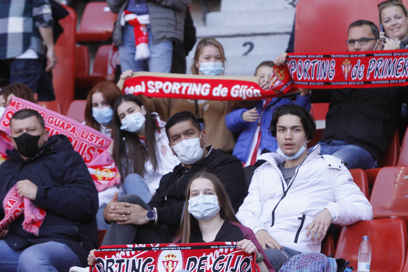 Fotos: ¿Estuviste en el Sporting - Zaragoza? ¡Búscate!