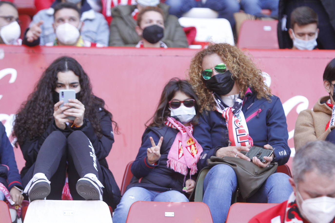 Fotos: ¿Estuviste en el Sporting - Zaragoza? ¡Búscate!