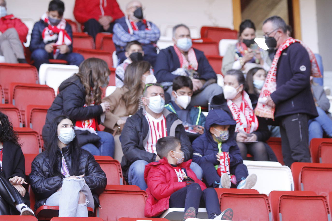 Fotos: ¿Estuviste en el Sporting - Zaragoza? ¡Búscate!