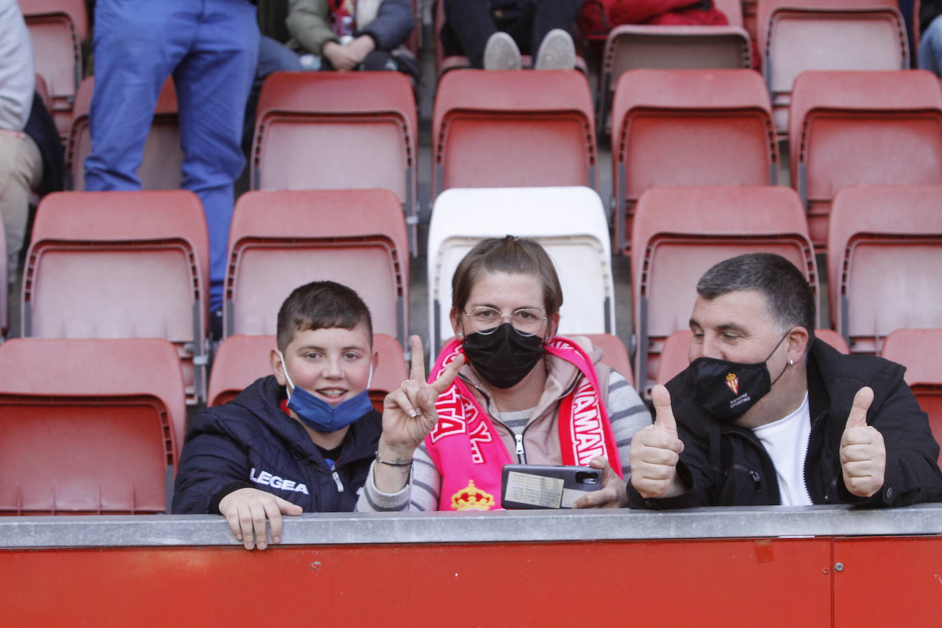 Fotos: ¿Estuviste en el Sporting - Zaragoza? ¡Búscate!