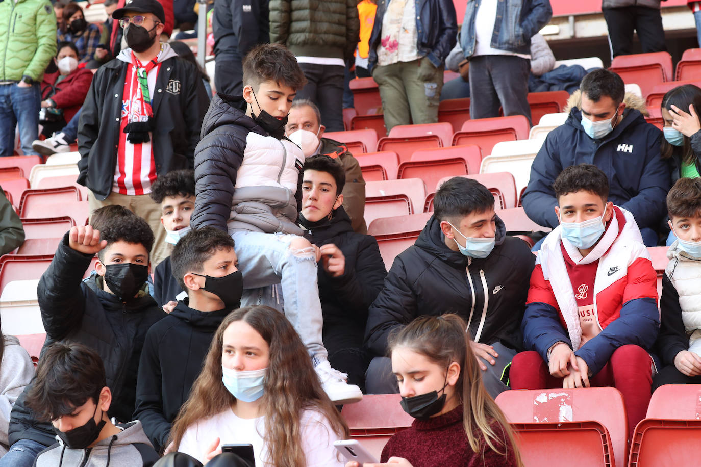 Fotos: ¿Estuviste en el Sporting - Zaragoza? ¡Búscate!