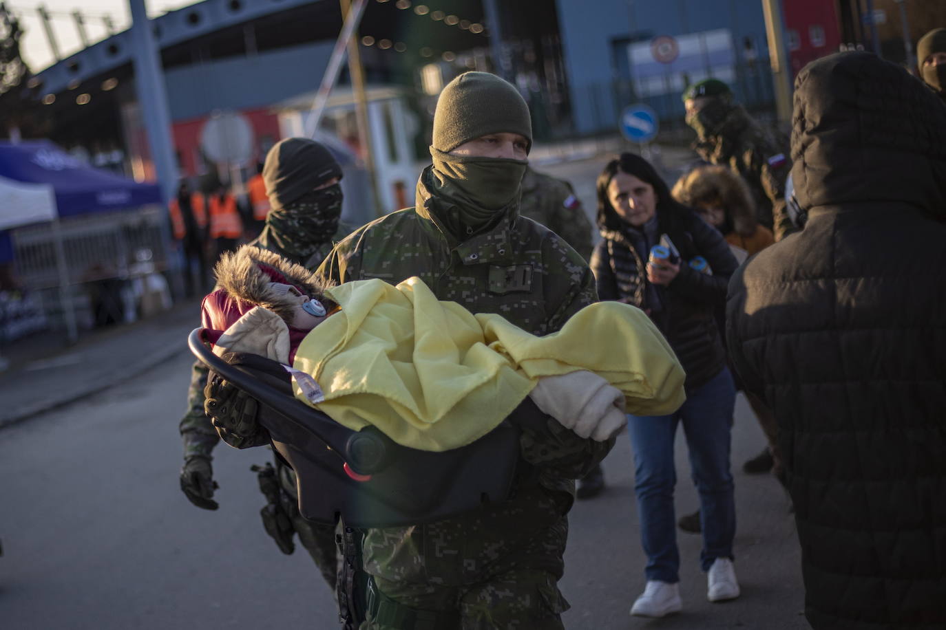 Fotos: El cuarto día de guerra en Ucrania, en imágenes