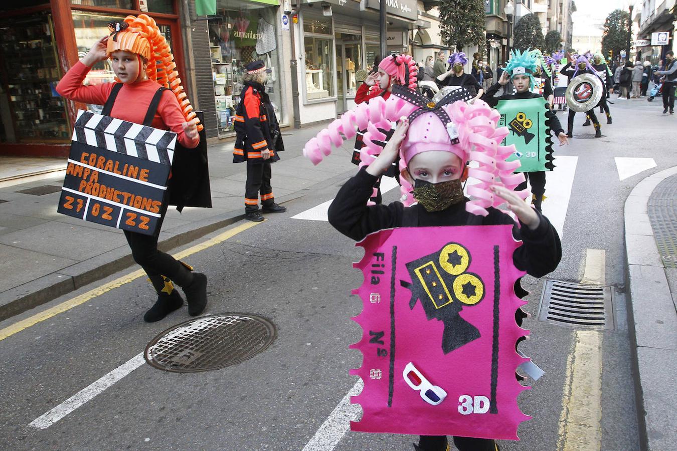 Fotos: Un pasacalles de &#039;pequeños héroes&#039; por las calles de Gijón