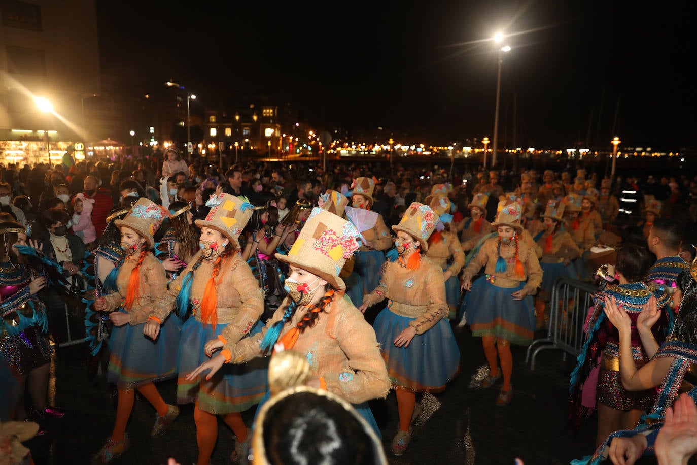 «Hasta el cielo llora su pérdida». Lo dijo su inseparable Conchi en la despedida al auténtico icono del Antroxu gijonés. Con su muerte y su entierro se ponía punto y final a cinco intensos días festivos donde las calles de Gijón se llenaron de carnaval. Porque había ganas tras un año de parón pandémico. Y ya quedan ganas para empezar a preparar el Antroxu 2023.