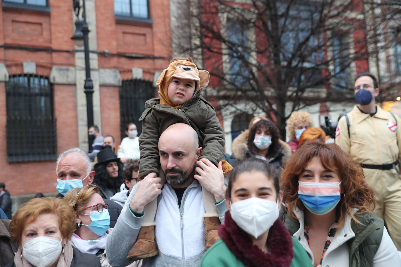 «Hasta el cielo llora su pérdida». Lo dijo su inseparable Conchi en la despedida al auténtico icono del Antroxu gijonés. Con su muerte y su entierro se ponía punto y final a cinco intensos días festivos donde las calles de Gijón se llenaron de carnaval. Porque había ganas tras un año de parón pandémico. Y ya quedan ganas para empezar a preparar el Antroxu 2023.