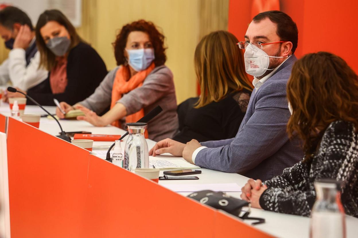 Adrián Barbón, ayer, en la Comisión Ejecutiva Autonómica. 