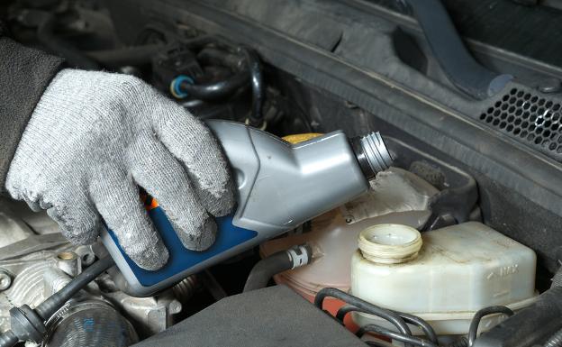 Cómo saber cuándo el líquido de frenos de tu coche está en mal estado