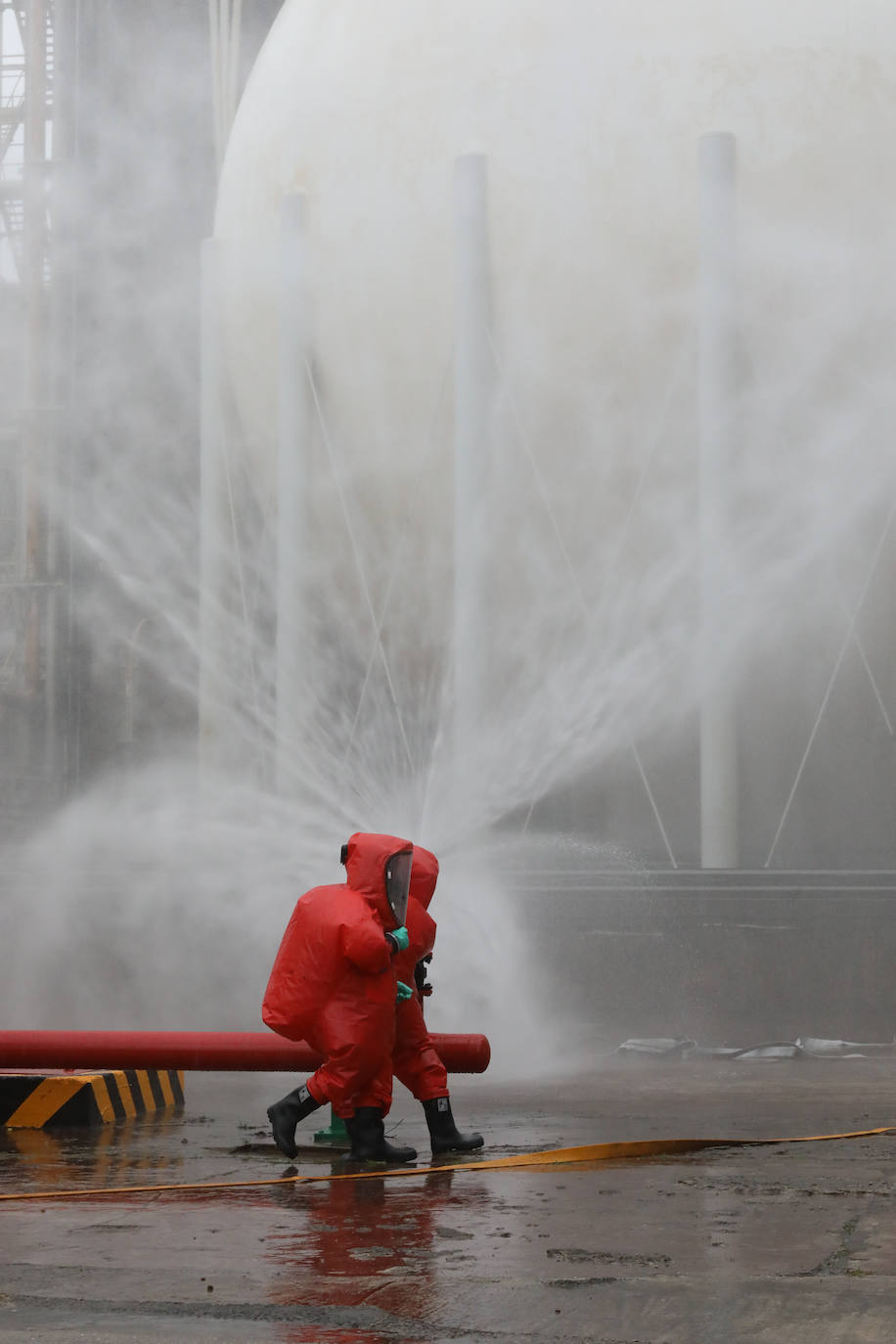 Fotos: Una hipotética fuga de amoniaco en Fertiberia
