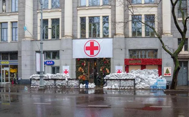 Un puesto de asistencia médica en Odesa, protegido por barricadas. 