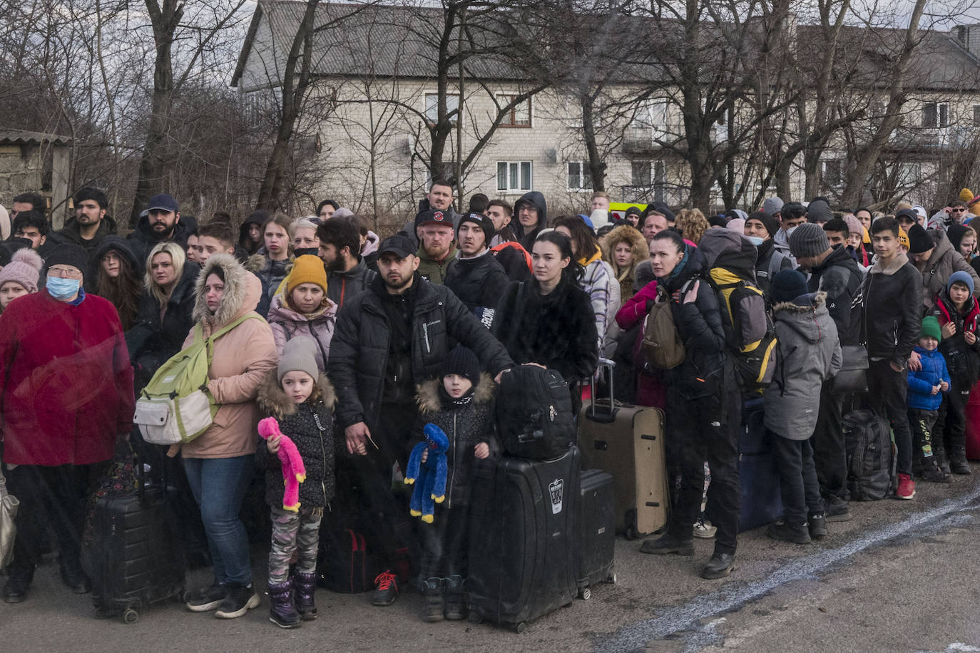 Más de 1,2 millones de ucranianos han atravesado ya las fronteras de su país para huir de la guerra, tras la invasión de Rusia, la mayoría hacia Polonia y Rumanía. Las agencias internacionales estiman que la cifra podría llegar a los cinco millones, en lo que ya se ha convertido en la mayor crisis de refugiados de este siglo.