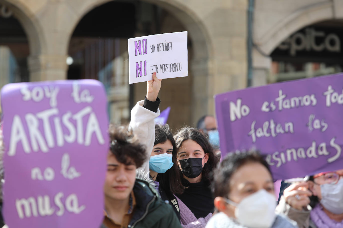 Fotos: 8M, Día de la Mujer. Avilés, «por la dignidad de todas»