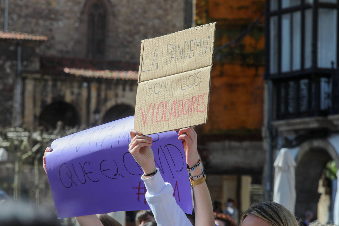 Fotos: 8M, Día de la Mujer. Avilés, «por la dignidad de todas»