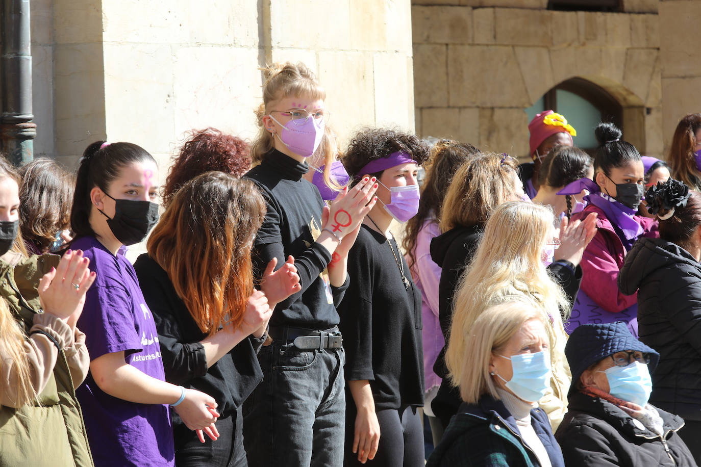 Fotos: 8M, Día de la Mujer. Avilés, «por la dignidad de todas»