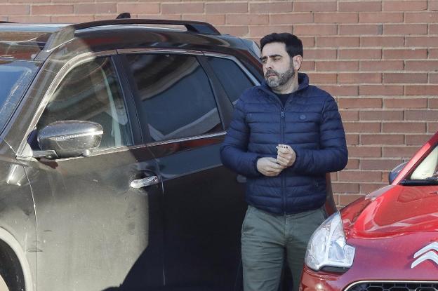 El adiós del técnico. David Gallego, en Mareo, poco después de ser destituido.