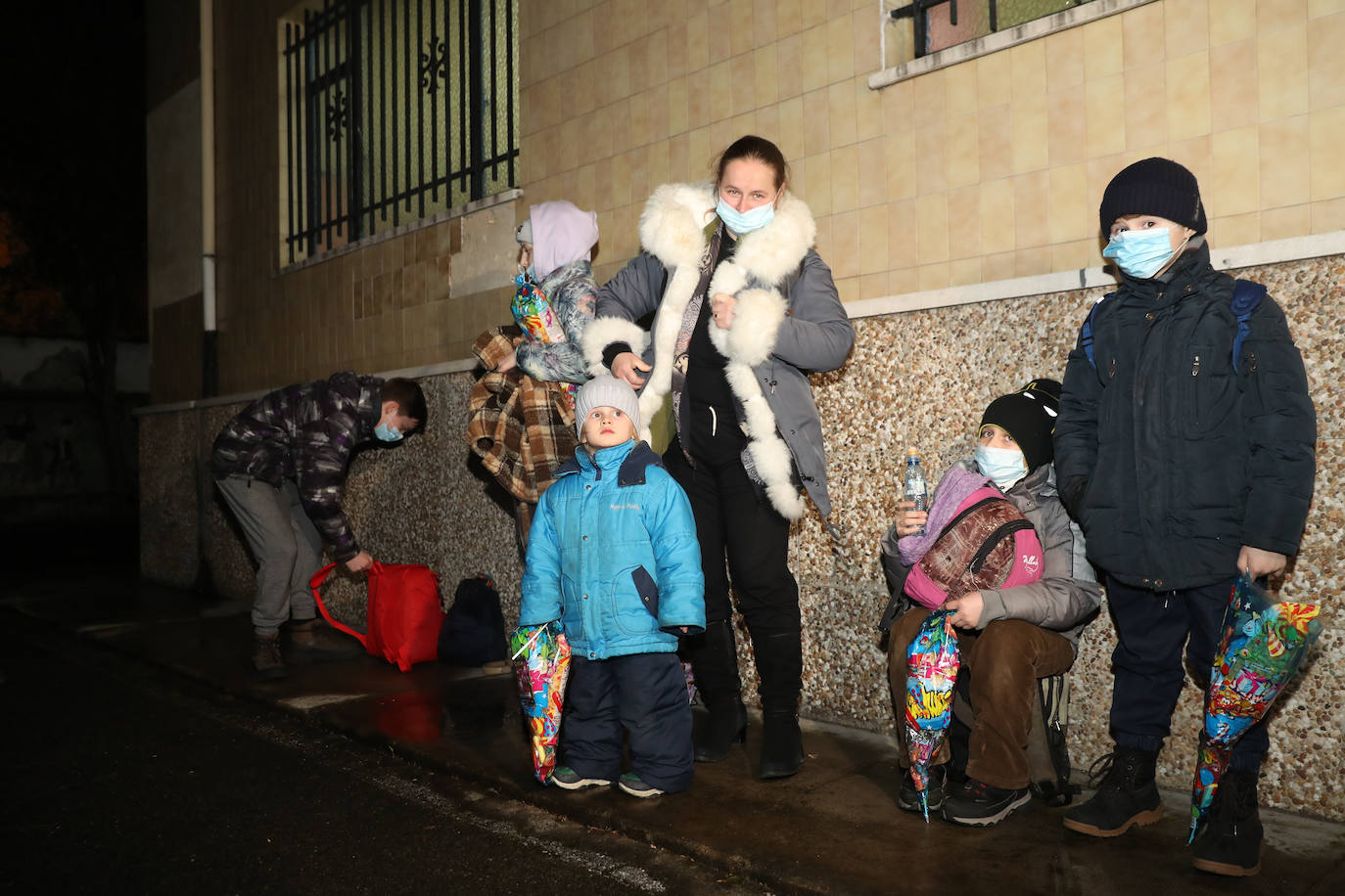 Más de 300 voluntarios han trabajado para adecuar el colegio San José para su llegada: «Hemos conseguido montar una casa para cincuenta personas en dos días»