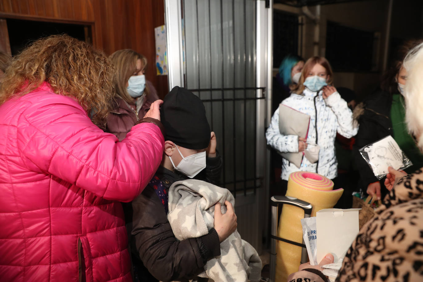 Más de 300 voluntarios han trabajado para adecuar el colegio San José para su llegada: «Hemos conseguido montar una casa para cincuenta personas en dos días»