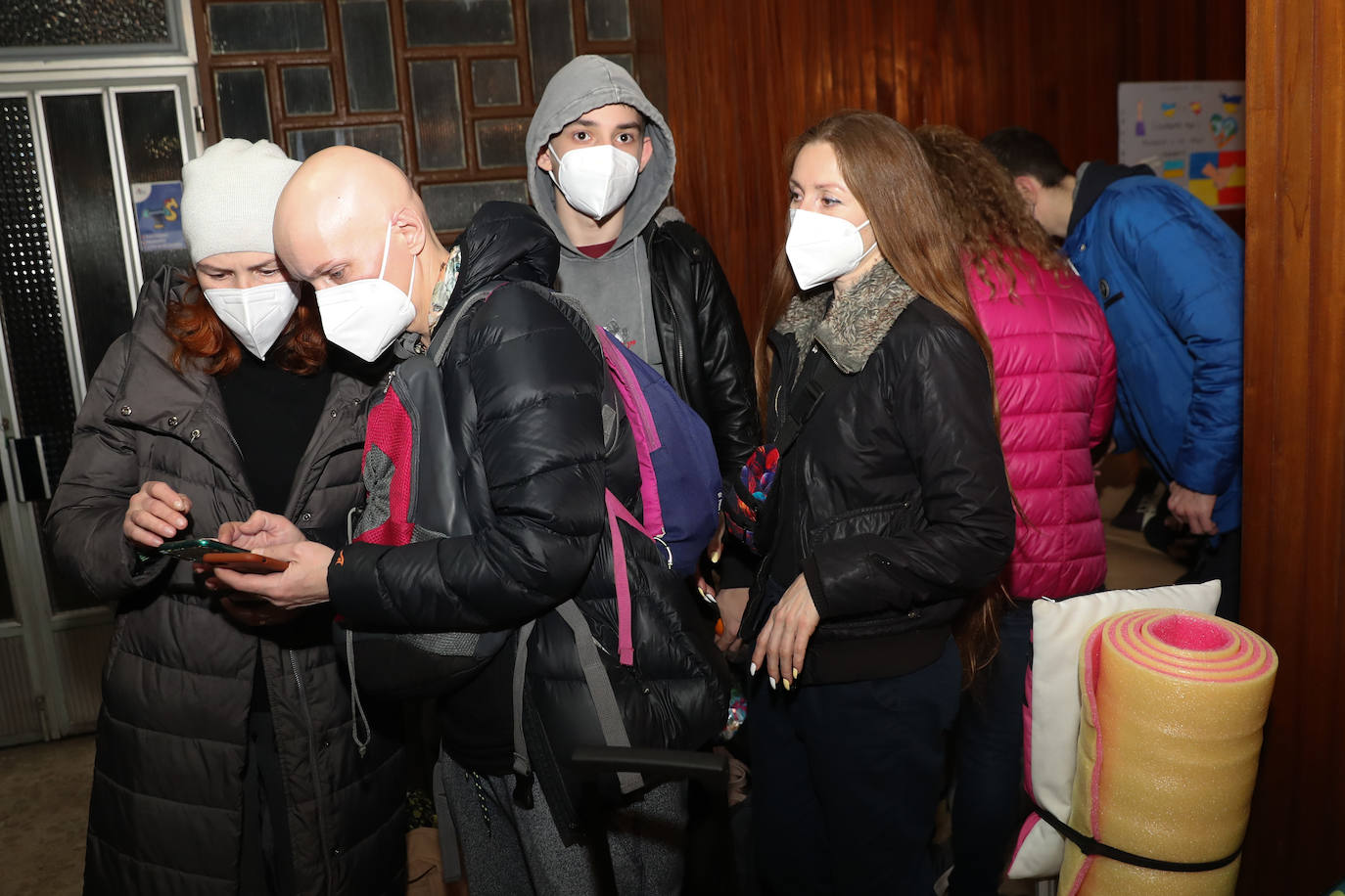 Más de 300 voluntarios han trabajado para adecuar el colegio San José para su llegada: «Hemos conseguido montar una casa para cincuenta personas en dos días»