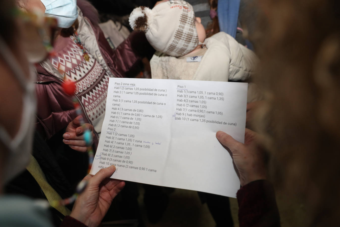 Más de 300 voluntarios han trabajado para adecuar el colegio San José para su llegada: «Hemos conseguido montar una casa para cincuenta personas en dos días»