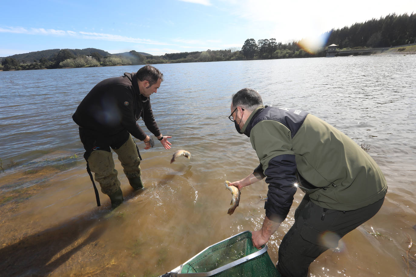 Fotos: La trucha vuelve a La Granda