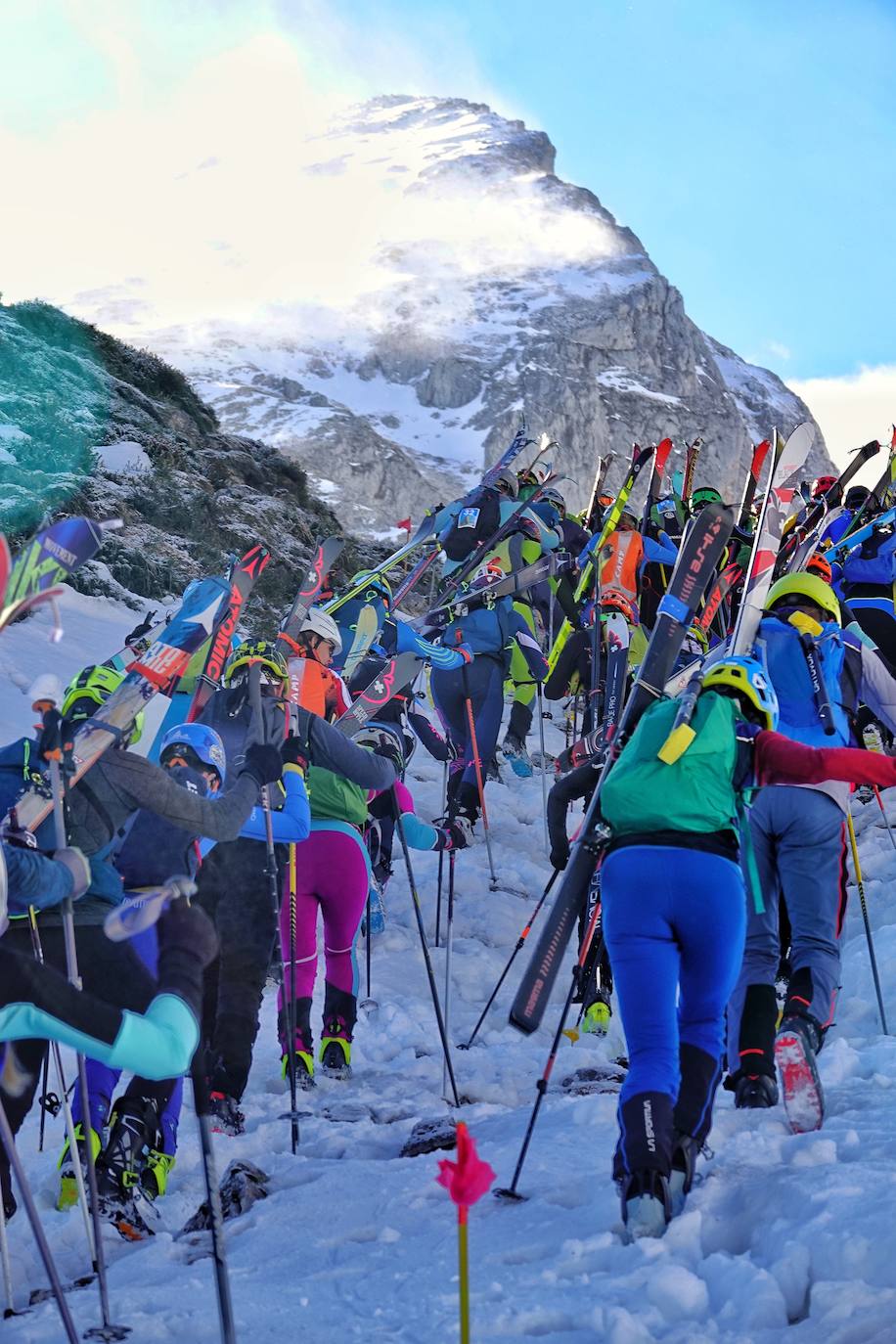 La carrera de esquí de montaña reúne este fin de semana a 120 participantes de toda España y Europa en el macizo de Andara, en los Picos
