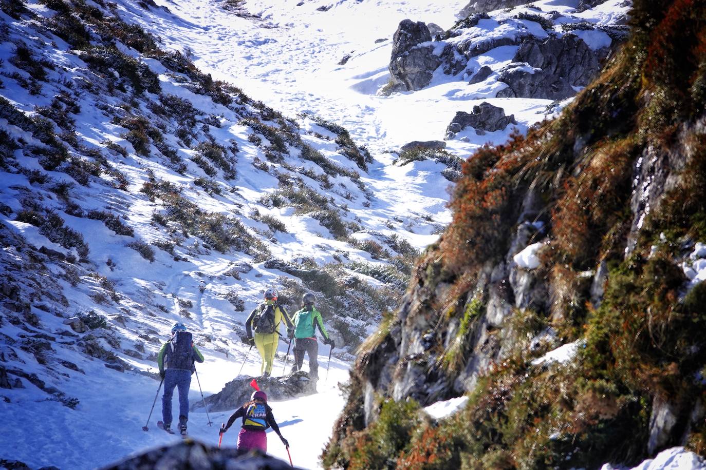 La carrera de esquí de montaña reúne este fin de semana a 120 participantes de toda España y Europa en el macizo de Andara, en los Picos