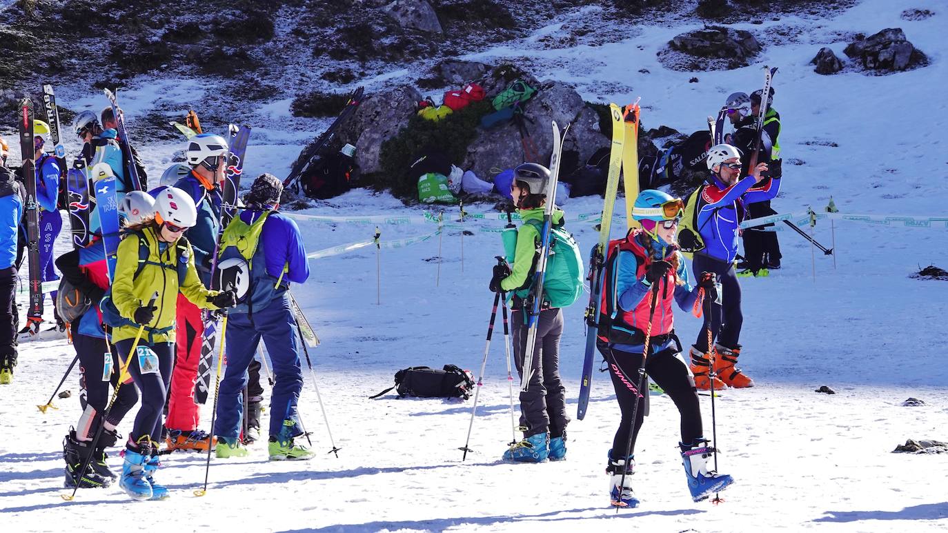 La carrera de esquí de montaña reúne este fin de semana a 120 participantes de toda España y Europa en el macizo de Andara, en los Picos