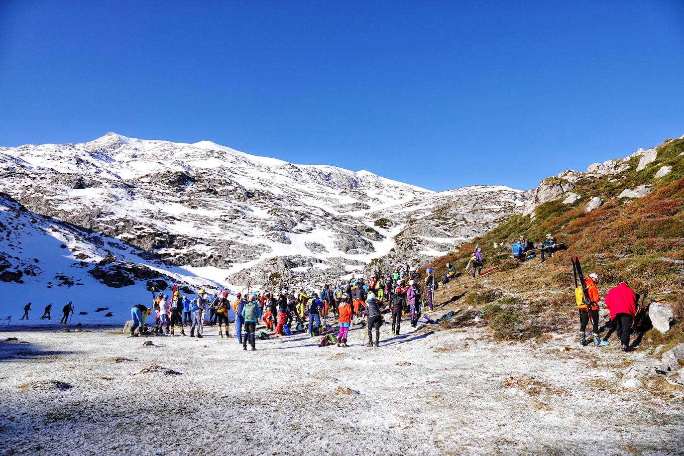 La carrera de esquí de montaña reúne este fin de semana a 120 participantes de toda España y Europa en el macizo de Andara, en los Picos