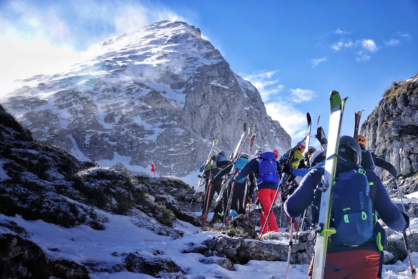La carrera de esquí de montaña reúne este fin de semana a 120 participantes de toda España y Europa en el macizo de Andara, en los Picos