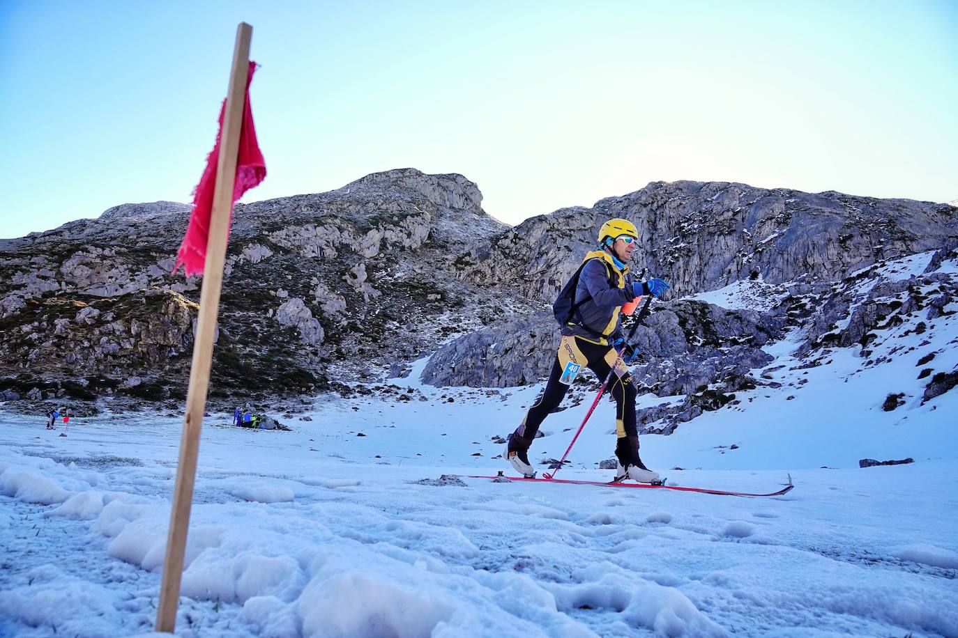 La carrera de esquí de montaña reúne este fin de semana a 120 participantes de toda España y Europa en el macizo de Andara, en los Picos