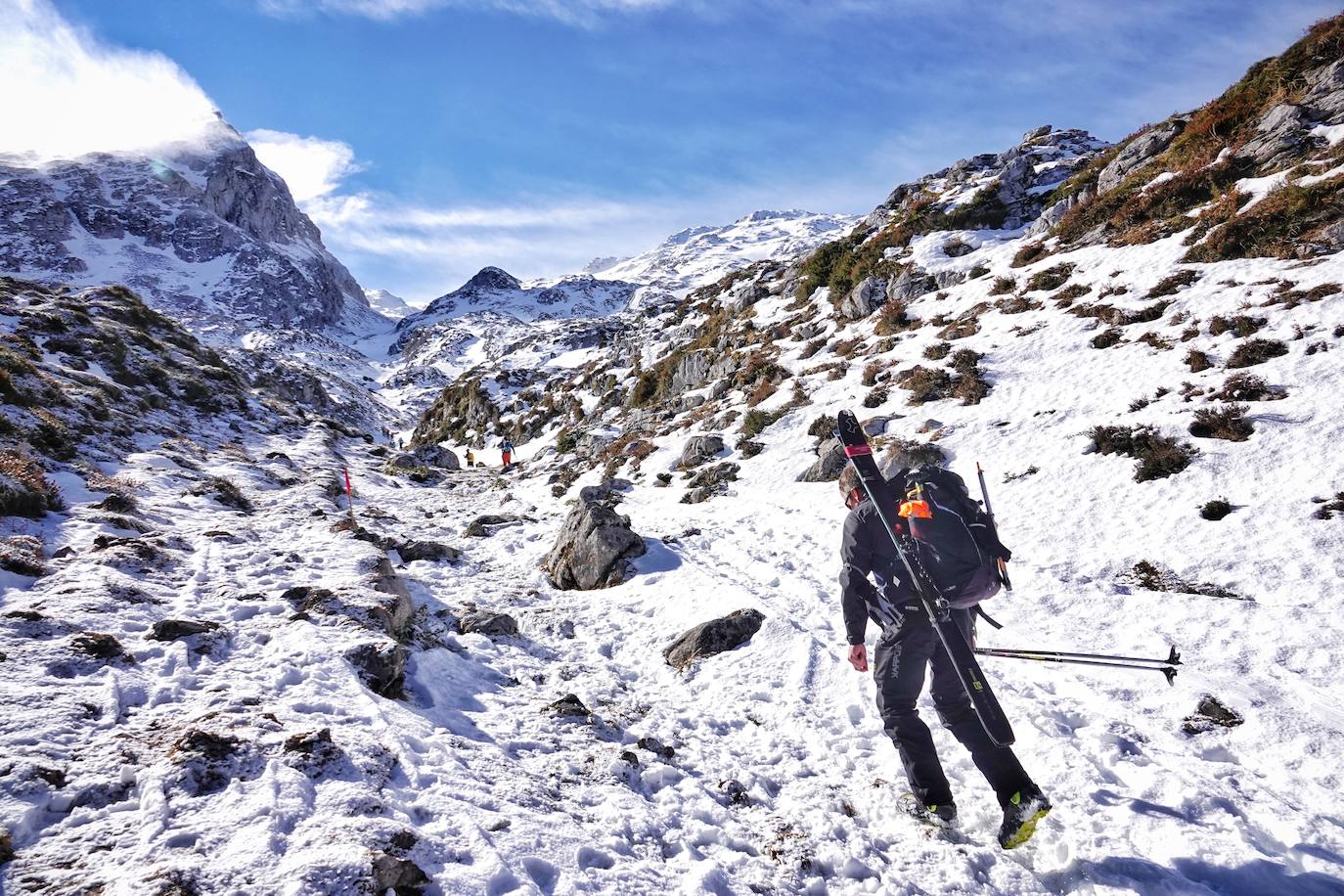 La carrera de esquí de montaña reúne este fin de semana a 120 participantes de toda España y Europa en el macizo de Andara, en los Picos