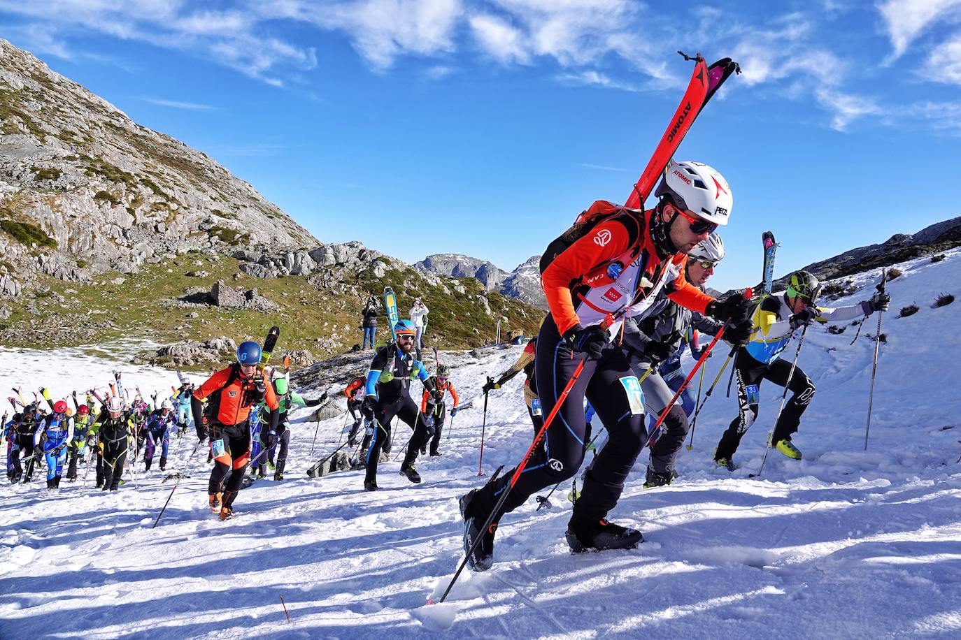La carrera de esquí de montaña reúne este fin de semana a 120 participantes de toda España y Europa en el macizo de Andara, en los Picos