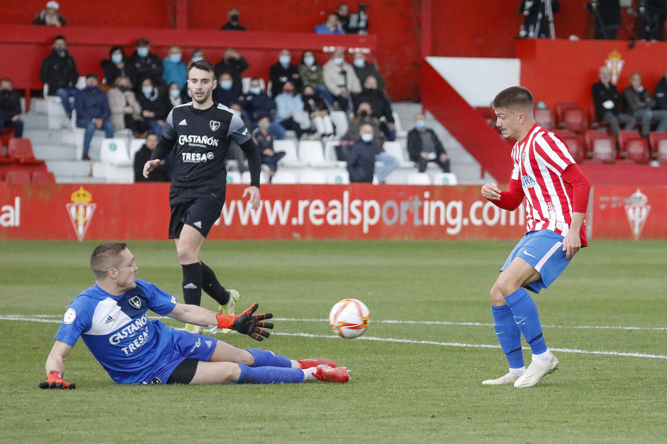 Fotos: Las mejores imágenes del Sporting B - Lealtad