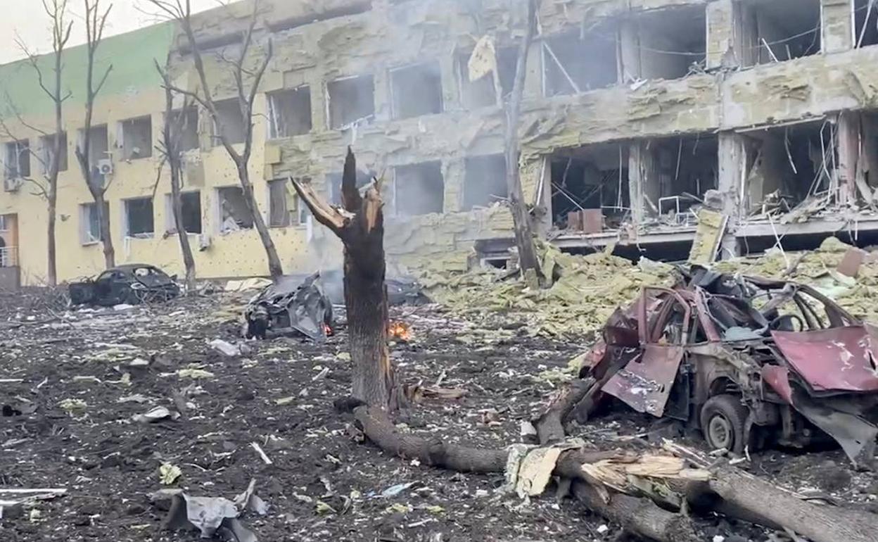 El hospital de Mariúpol atacado 