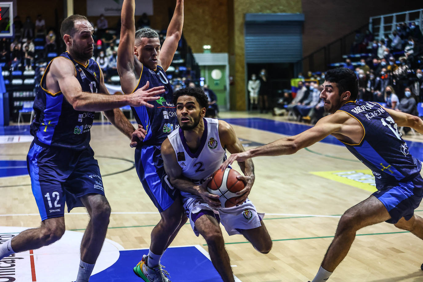 El base colombiano y el pívot tinerfeño destacaron en el tercer triunfo consecutivo de los ovetenses ante el Valladolid